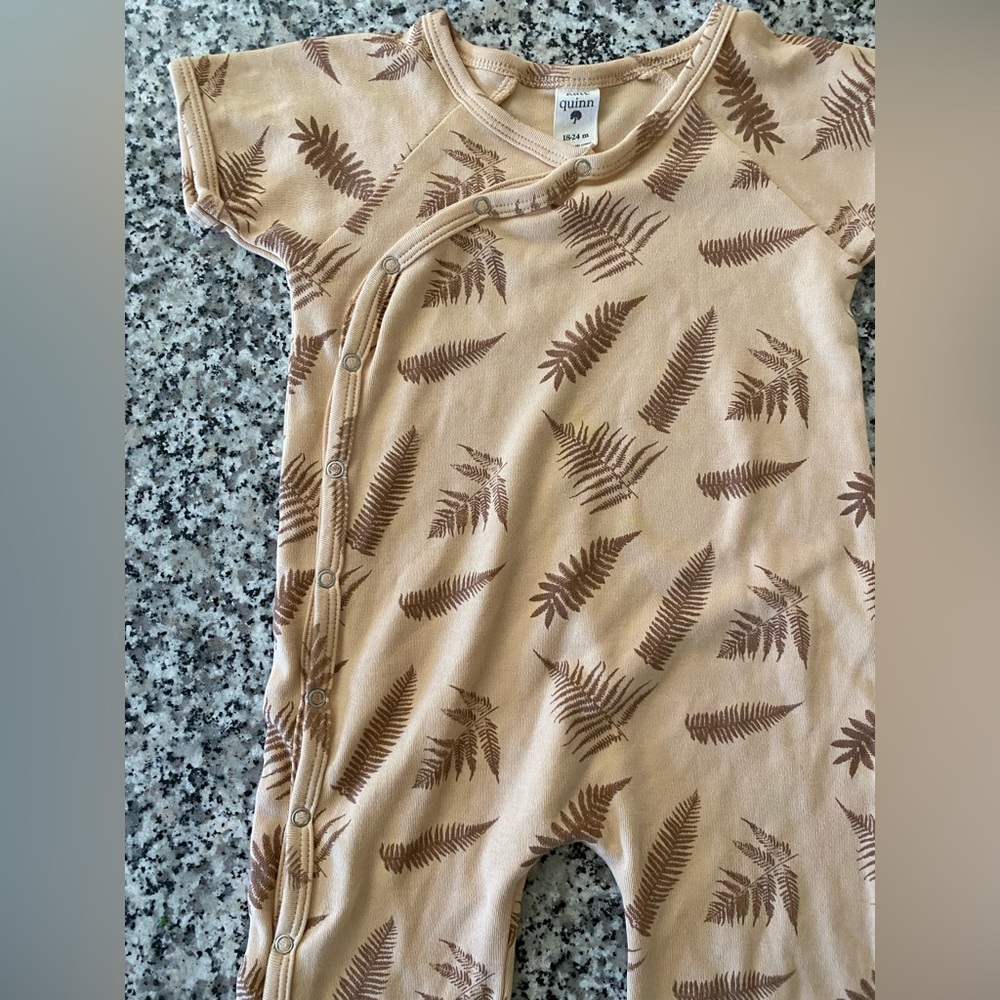 Kate Quinn Neutra Fern outfit
